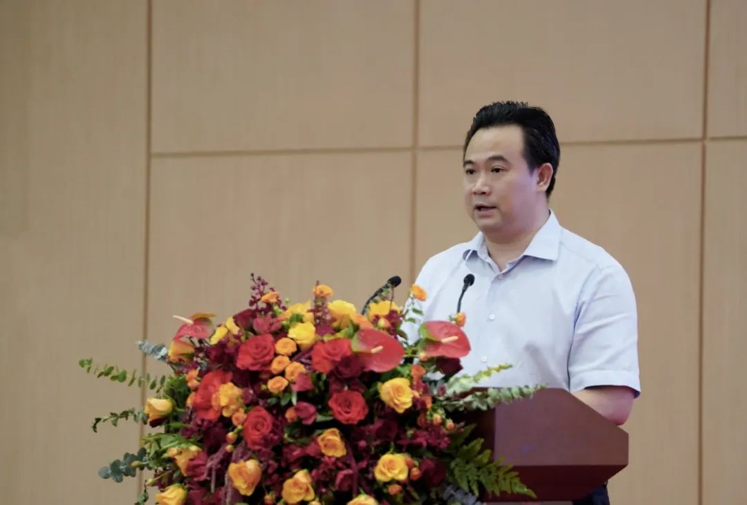新明珠集团营销管理中心年中工作会议宣传图片